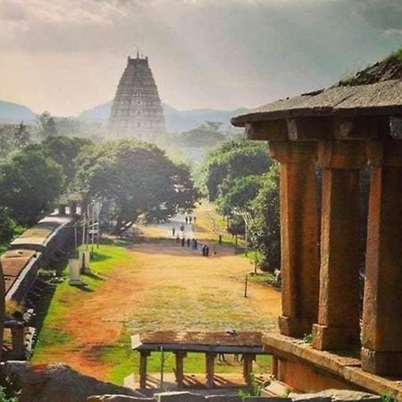 Om Shanti Om Home Stay & Cafe Hampi Eksteriør bilde