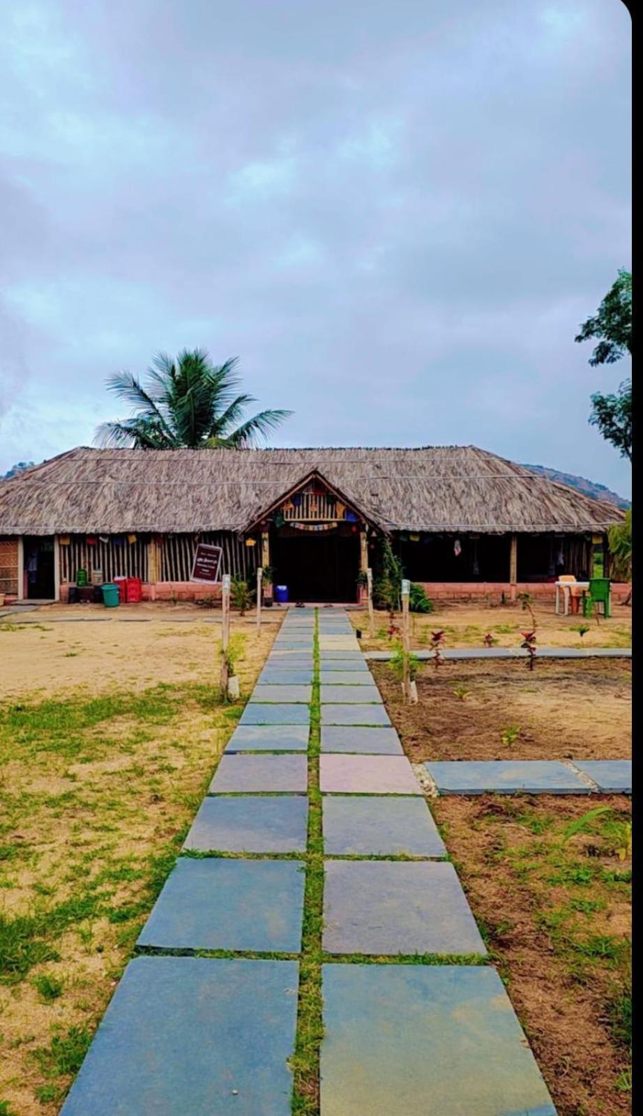 Om Shanti Om Home Stay & Cafe Hampi Eksteriør bilde