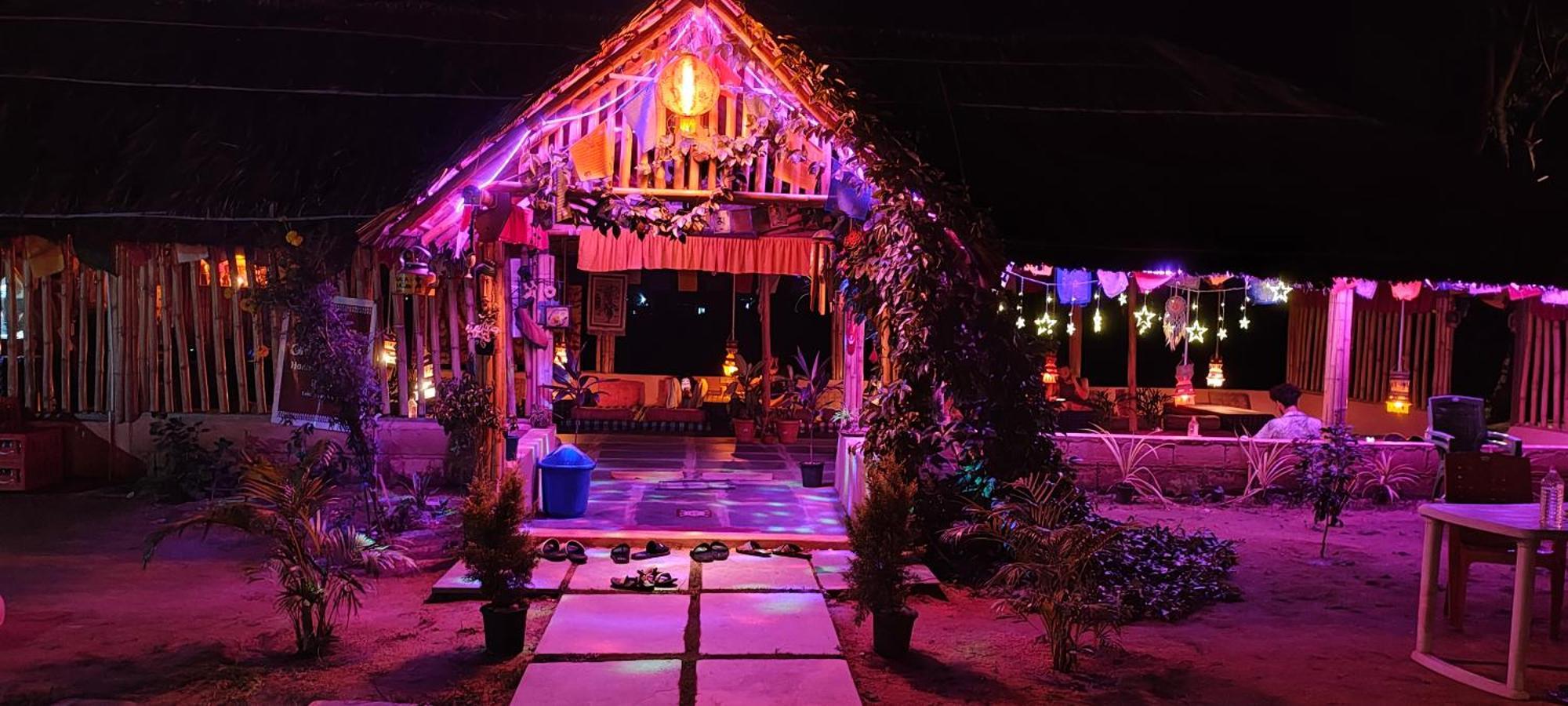 Om Shanti Om Home Stay & Cafe Hampi Eksteriør bilde