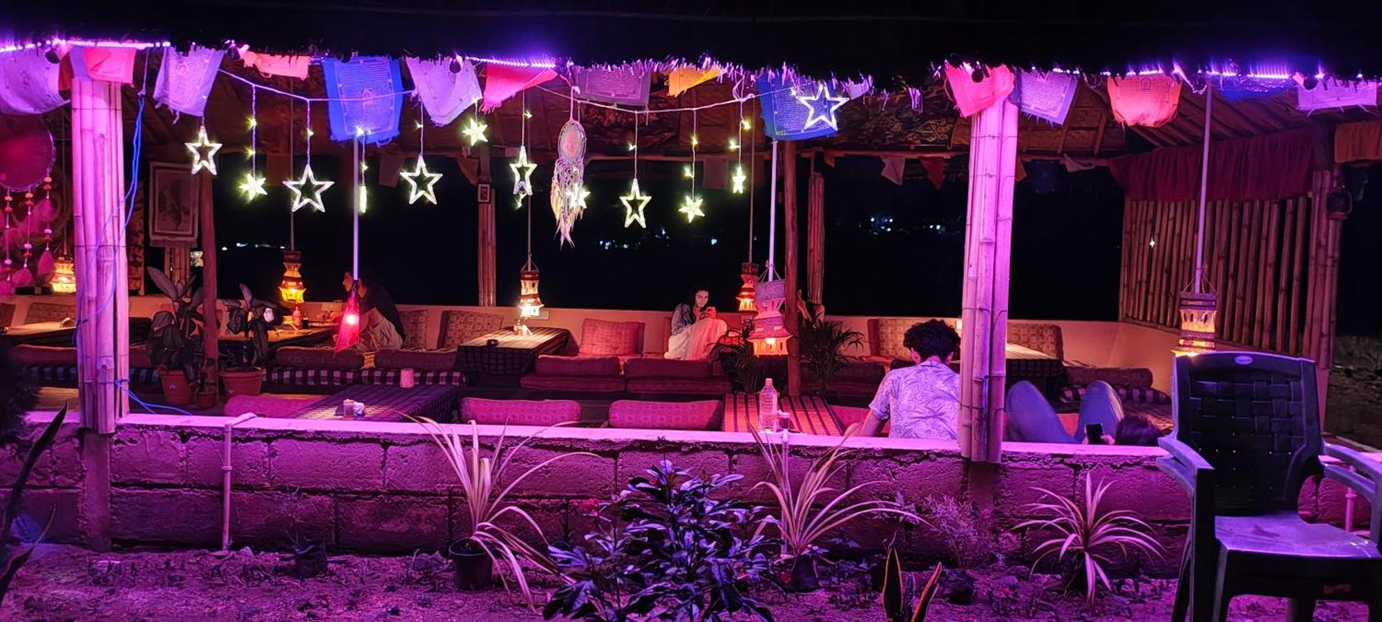 Om Shanti Om Home Stay & Cafe Hampi Eksteriør bilde