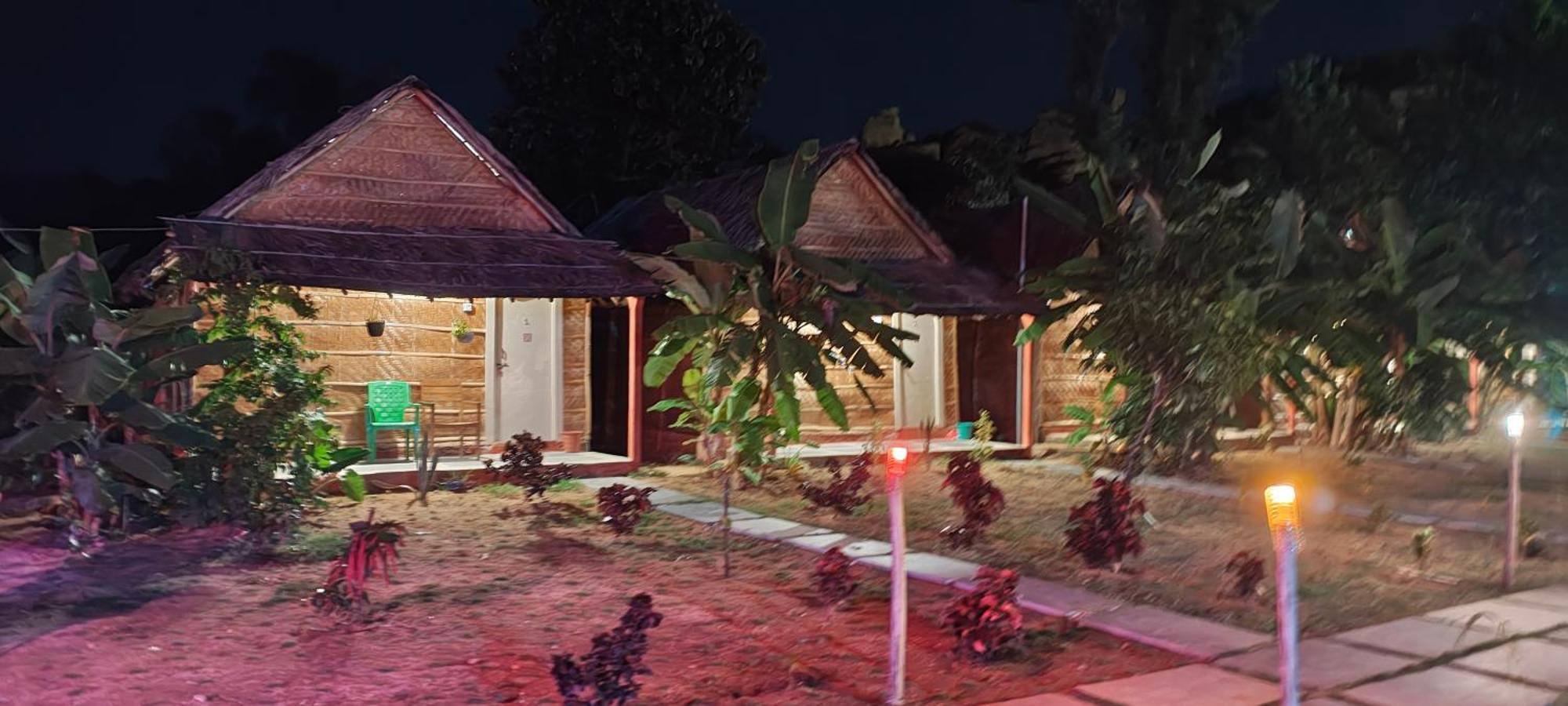 Om Shanti Om Home Stay & Cafe Hampi Eksteriør bilde