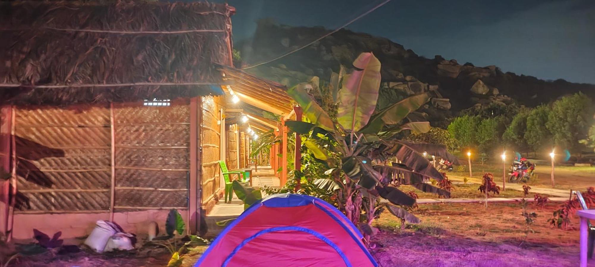 Om Shanti Om Home Stay & Cafe Hampi Eksteriør bilde