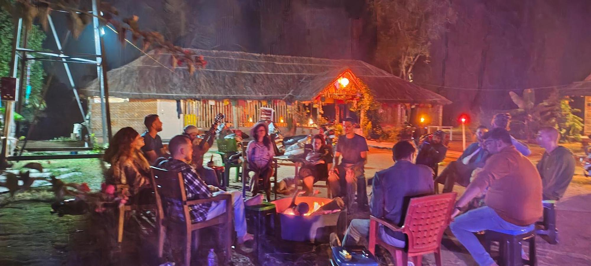 Om Shanti Om Home Stay & Cafe Hampi Eksteriør bilde