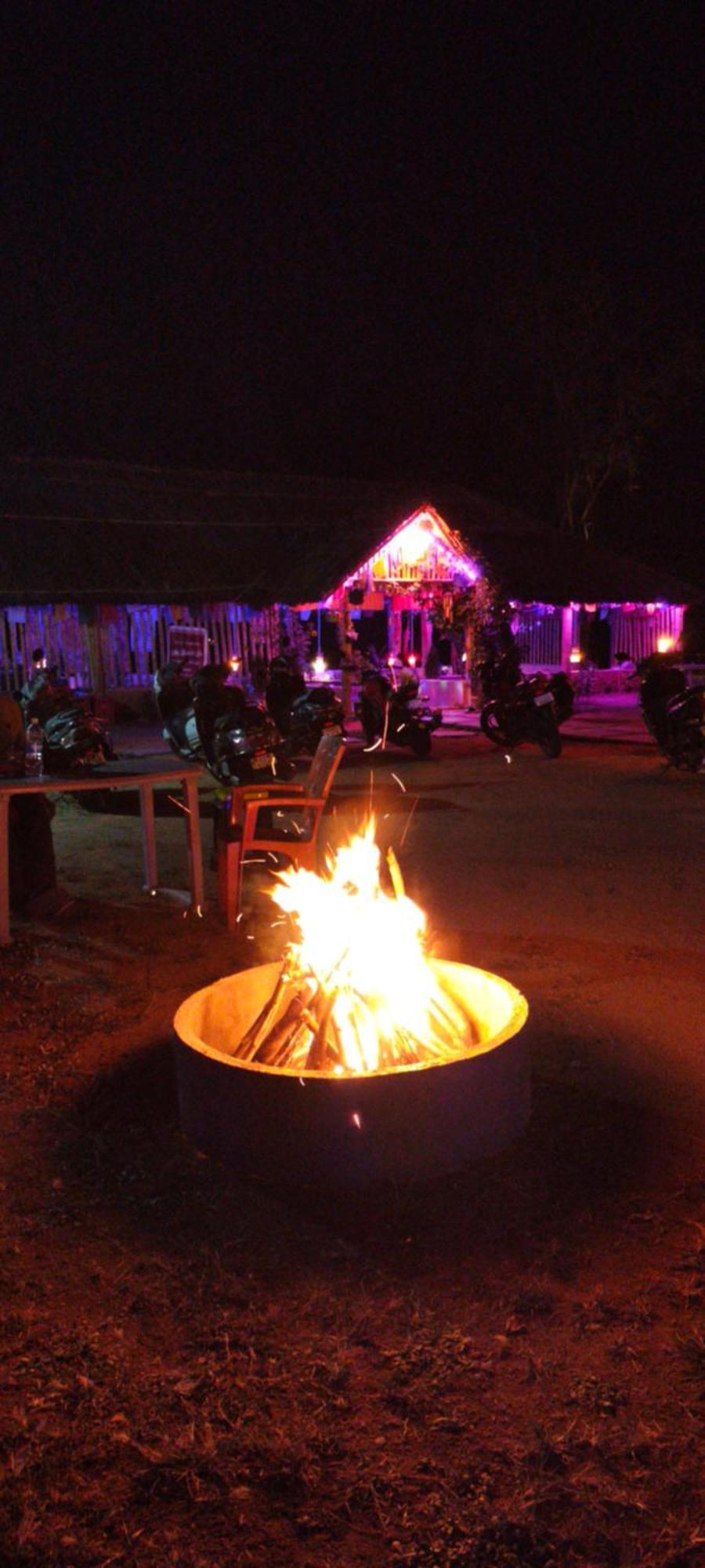 Om Shanti Om Home Stay & Cafe Hampi Eksteriør bilde